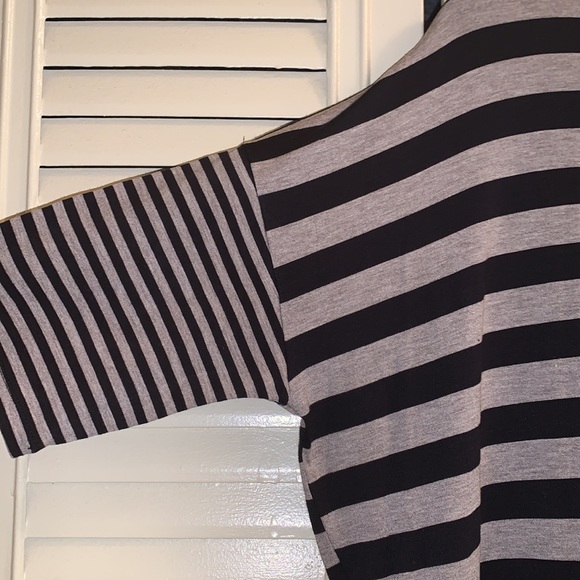 LuLaRoe Irma Tunic- Small - Picture 2 of 3